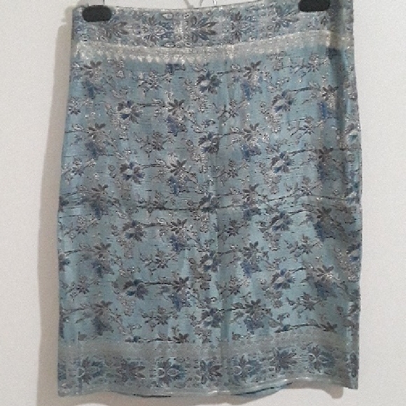Vintage Dresses & Skirts - Chic Floral Pencil Skirt in Blue, Metallic Thread, Small, Vintage
